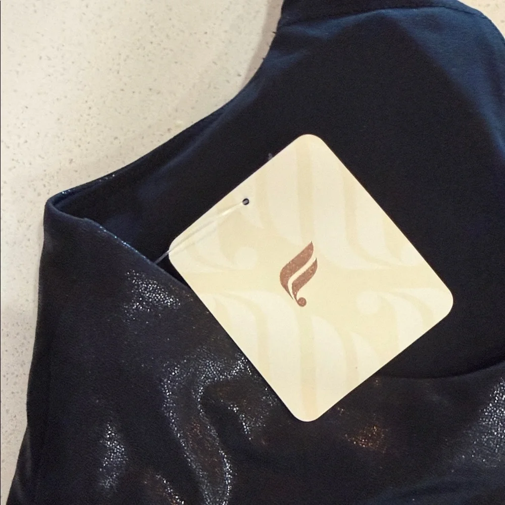 NWT Fabletics Black Women's Sports Bra Size Medium - Picture 4 of 11